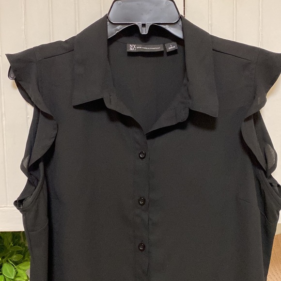 Sleeveless Button Front Flouncy Top - New York & Co. / Large - Picture 3 of 6